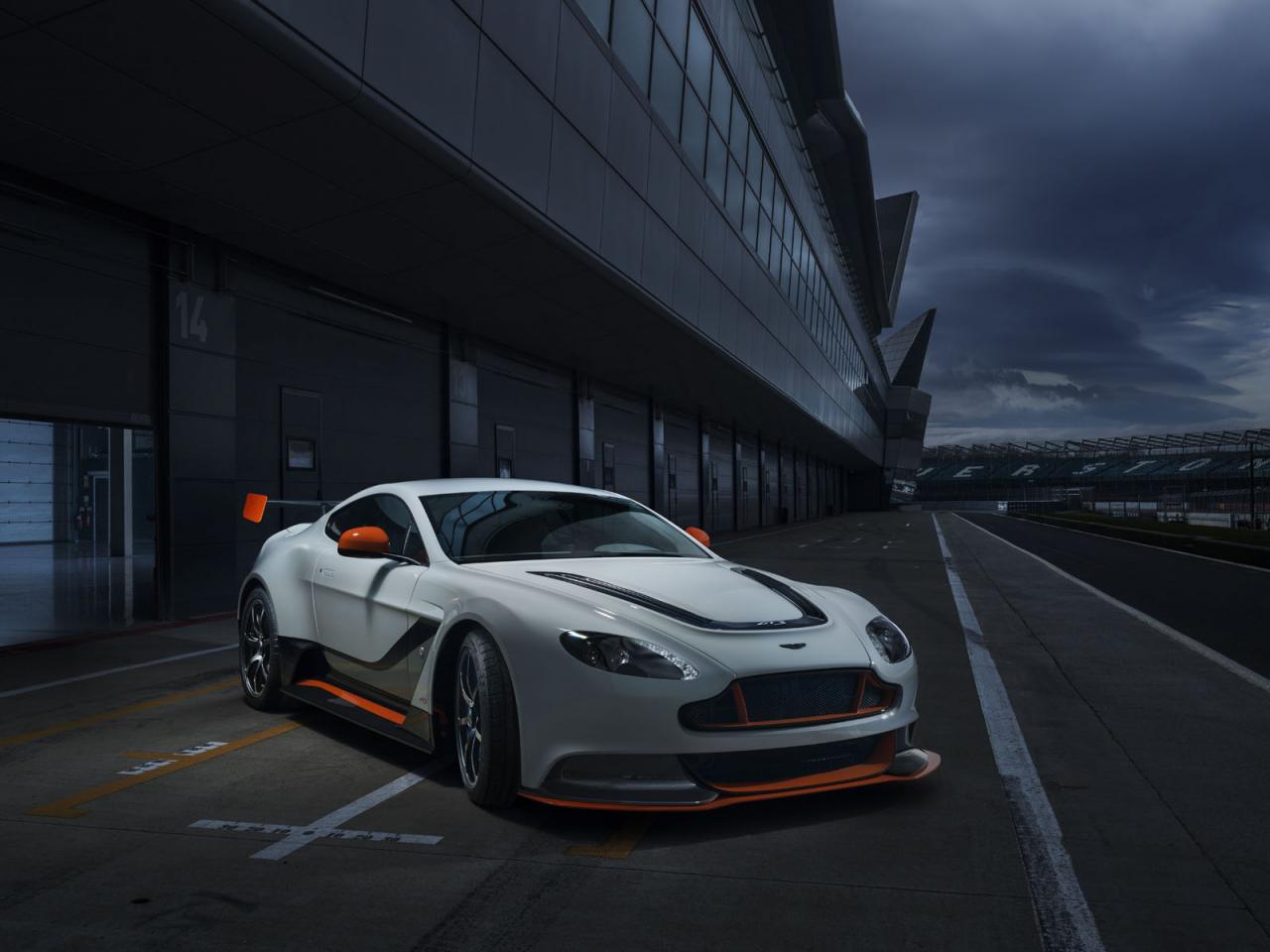 Aston Martin Vantage GT3 2016: Ασκήσεις αγωνιστικής «υπερβολής» 600 ίππων