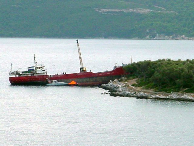Φορτηγό πλοίο προσάραξε νότια της Πάτμου
