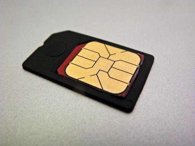 ΗΠΑ και Βρετανία υπέκλεπταν κωδικούς από κάρτες SIM των κινητών