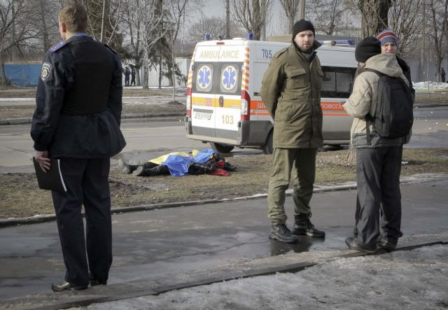 Βόμβα σε πορεία ειρήνης στο Χάρκοβο, το Κίεβο κατηγορεί τη Μόσχα
