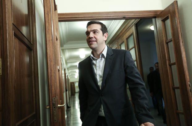 Κυβερνητικό Συμβούλιο με φόντο τη λίστα και τις αντιδράσεις