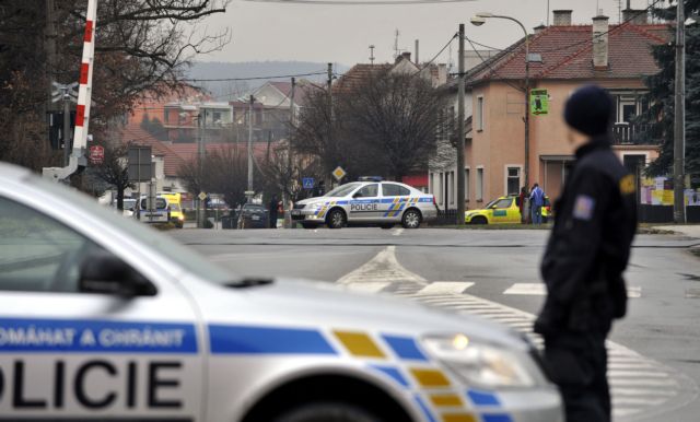 Οκτώ νεκροί σε πυροβολισμούς σε εστιατόριο στην Τσεχία
