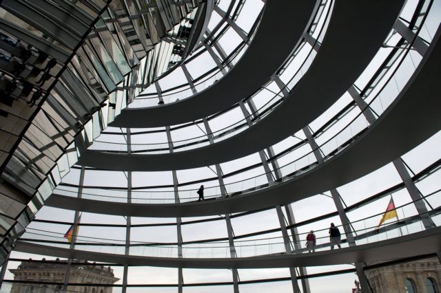 Προς «απρόθυμο ναι» η Μπούντεσταγκ για την ελληνική παράταση