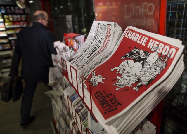 Το Charlie Hebdo επέστρεψε στα περίπτερα με μικρότερο τιράζ