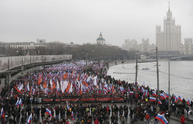 Δεκάδες χιλιάδες στους δρόμους Μόσχας και Αγίας Πετρούπολης για τον Νεμτσόφ