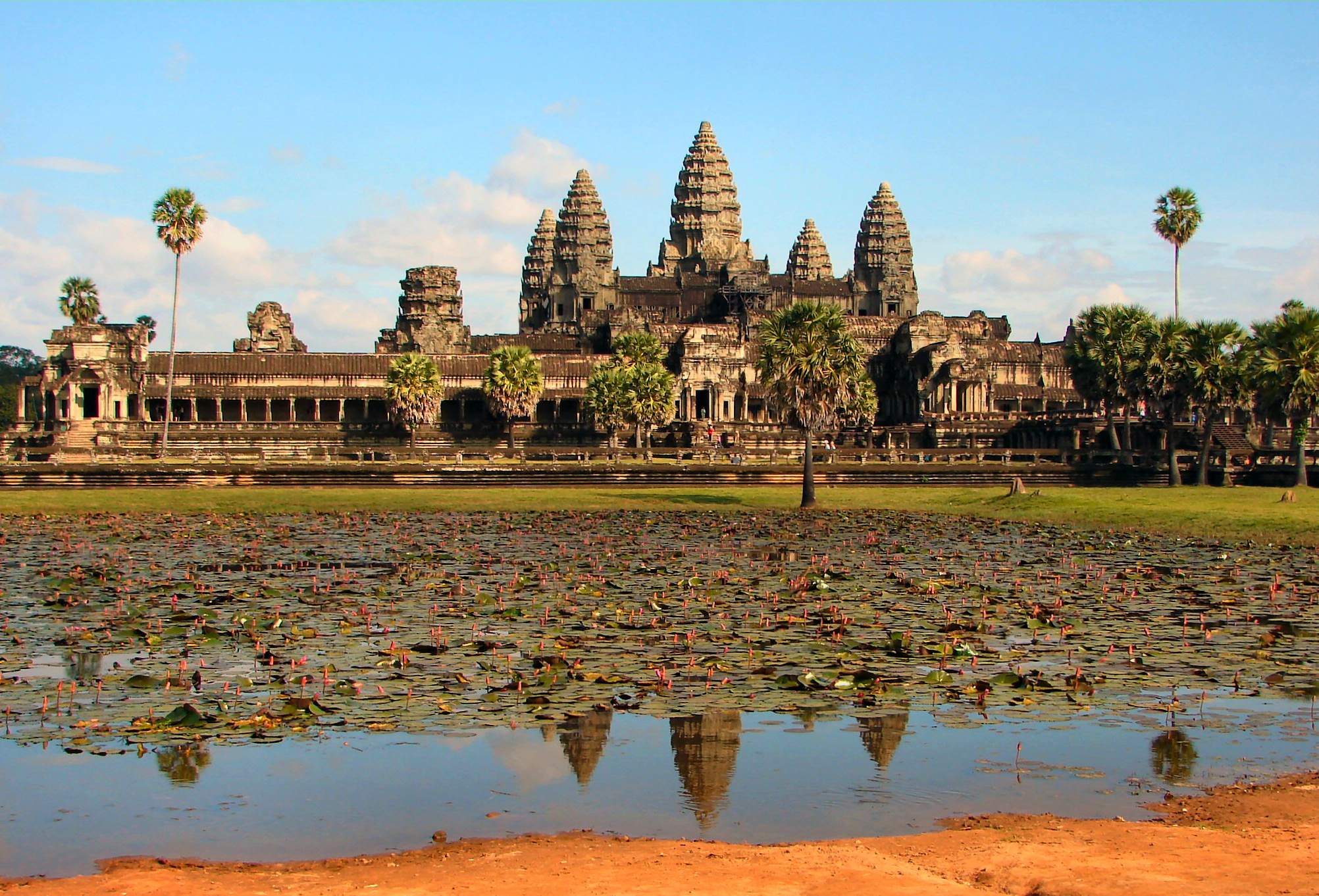 Καμπότζη: Πονοκέφαλος για τις αρχές οι γυμνοί τουρίστες