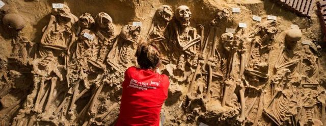Μαζικός τάφος μεσαιωνικών χρόνων βρέθηκε κάτω από σουπερμάρκετ στο Παρίσι
