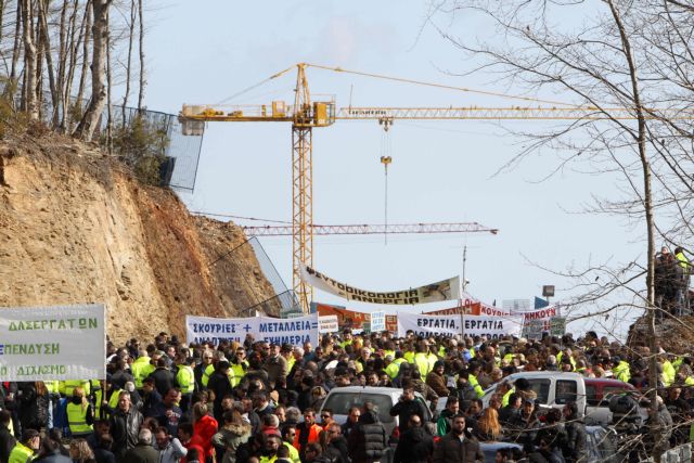 Στους δρόμους οι μεταλλωρύχοι στις Σκουριές
