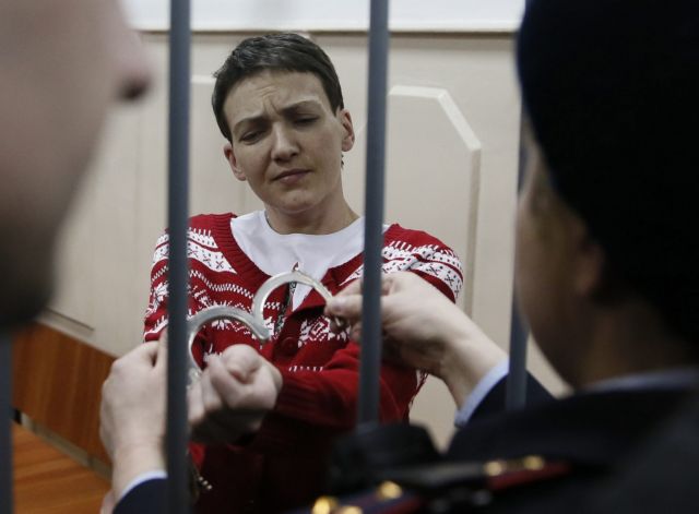 Την αποφυλάκιση της πιλότου Σαβτσένκο ζητά ο Ποροσένκο από τον Πούτιν