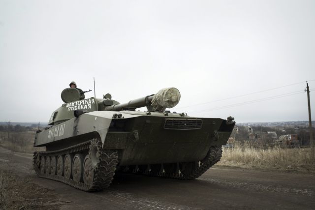 Κίεβο και φιλορώσοι ανακοίνωσαν ότι απέσυραν τον βαρύ οπλισμό