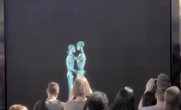 Η αγάπη δεν καταλαβαίνει από διακρίσεις, δείτε τους… σκελετούς