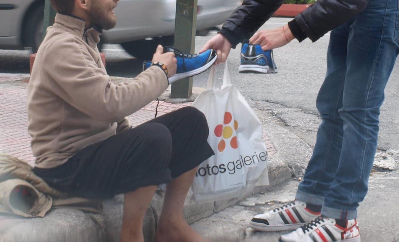 Τι λένε οι φωτορεπόρτερ για τoν άστεγο που συγκίνησε στο Facebook