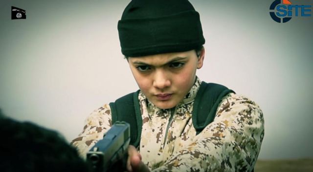 Βίντεο της ISIS δείχνει παιδί να εκτελεί «πράκτορα» της Μοσάντ