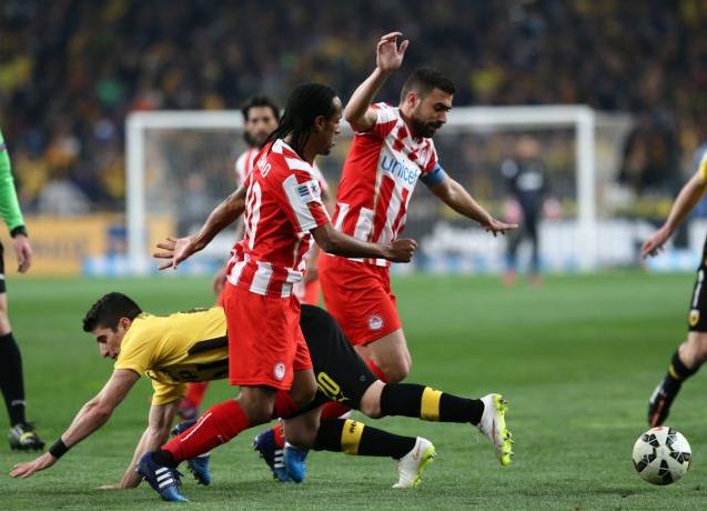 Σοβαρός τραυματισμός του Μανιάτη στο ντέρμπι με την ΑΕΚ