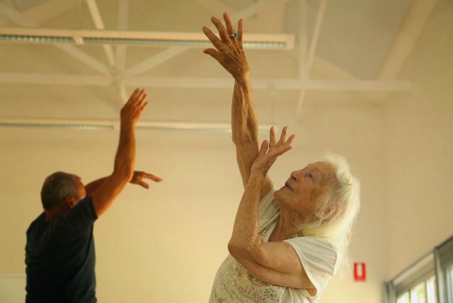 Στα 100 της χρόνια δεν σταματά να χορεύει και να εμπνέει