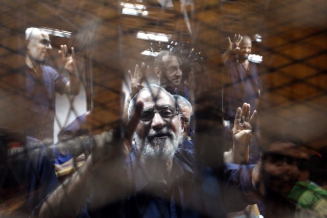 Σε θάνατο καταδικάστηκαν 22 ηγετικά στελέχη των Αδελφών Μουσουλμάνων
