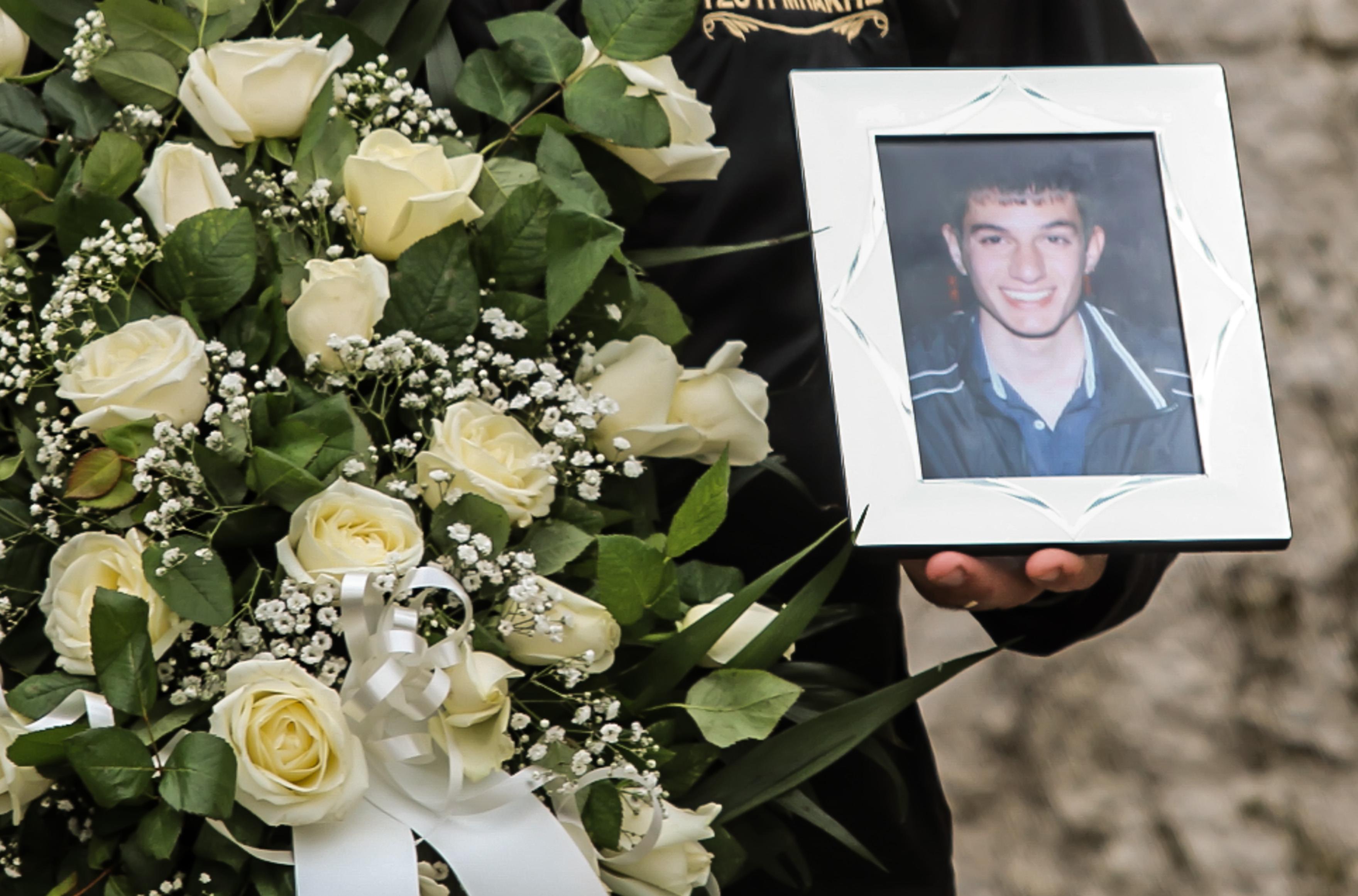 Πλήθος κόσμου αποχαιρέτισε τον Βαγγέλη Γιακουμάκη