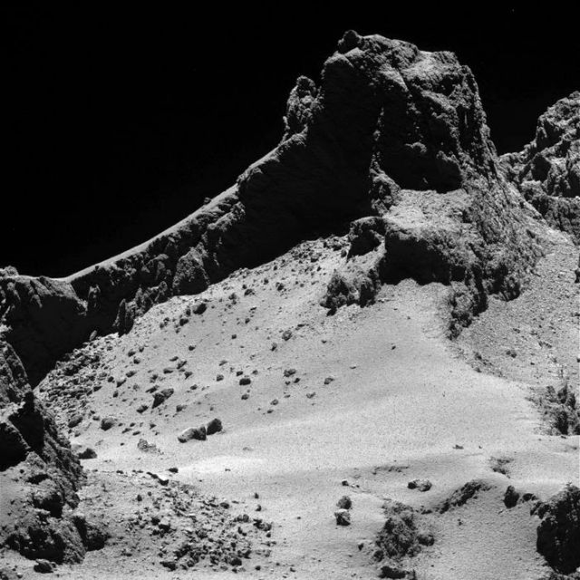 Λύθηκε το μυστήριο των αμμόλοφων του κομήτη 67P