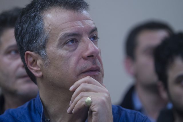 Θεοδωράκης: Θα στηρίξουμε τον ΣΥΡΙΖΑ αρκεί η χώρα να μείνει στο ευρώ