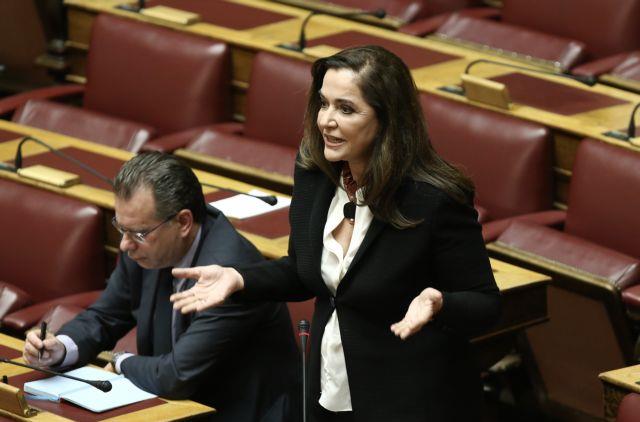 Επεισόδιο μεταξύ Ντόρας Μπακογιάννη και Ζωής Κωνσταντοπούλου