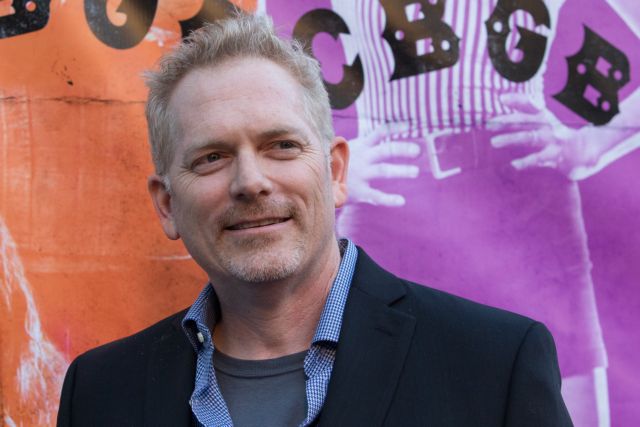 Σοκάρει το βίντεο με το τρένο που πέφτει πάνω σε γυρίσματα ταινίας