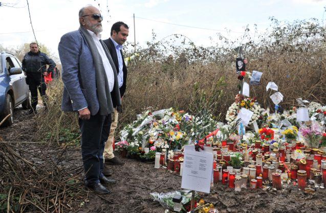 Λουλούδια στο σημείο, όπου βρέθηκε νεκρός ο Β.Γιακουμάκης κατέθεσε ο Π.Κουρουμπλής