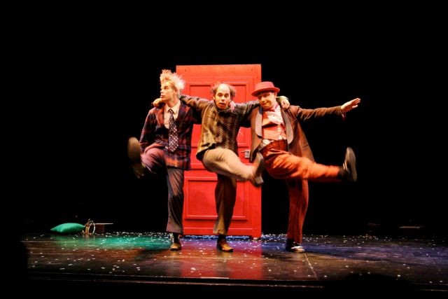 «La Porta», ένα θεατρικό σόου για τρίο κλόουν στο ΜΜΑ