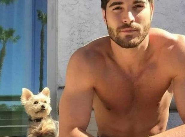 Σέξυ άντρες με σκυλιά κατακτούν το Instagram