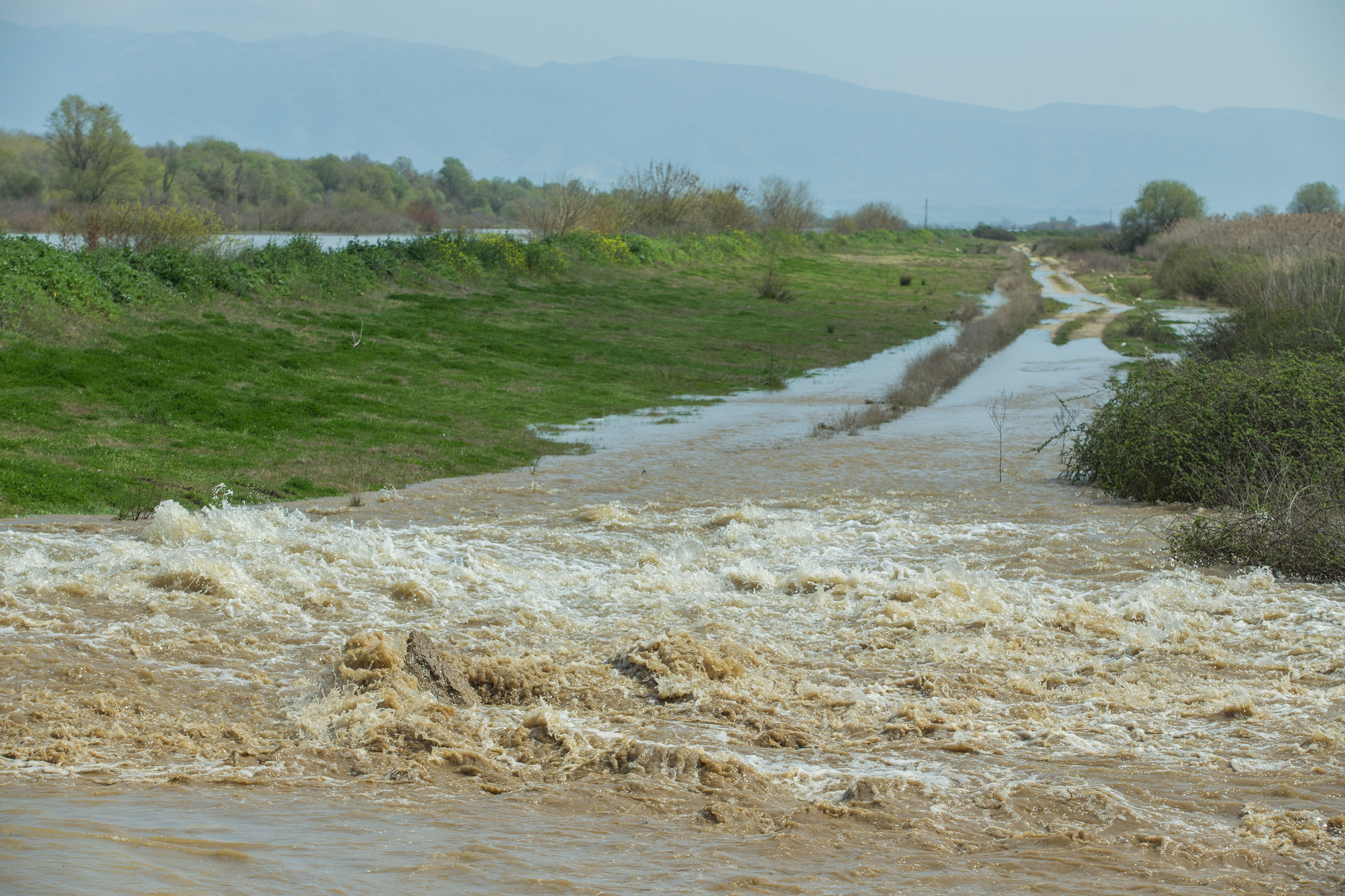 Σέρρες: Στο έλεος των πλημμυρών ο νομός, επιδεινώνεται η κατάσταση