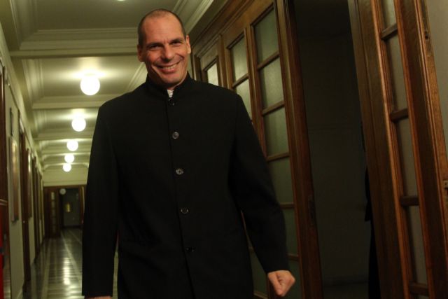 Λύση στην κρίση από τον Γιάνη και η Ελισάβετ που «έφυγε» από τη λίρα…