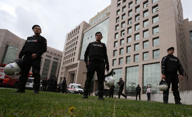 Τουρκικός Τύπος: Η ομηρεία του εισαγγελέα και η απαγωγή του Μπουλούτ Γιαϊλά στην Αθήνα