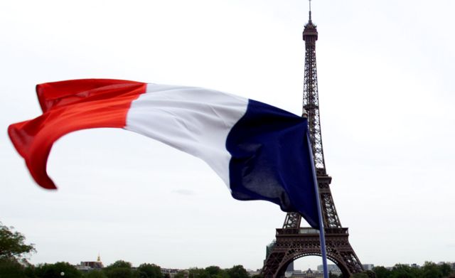 Γαλλία: Προς επανίδρυση Σοσιαλιστές, Δεξιά και Ακροδεξιά