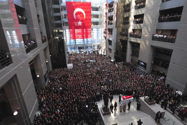 Η Τουρκία περνά στην αντεπίθεση κατά των «σκοτεινών δυνάμεων» μετά το χάος