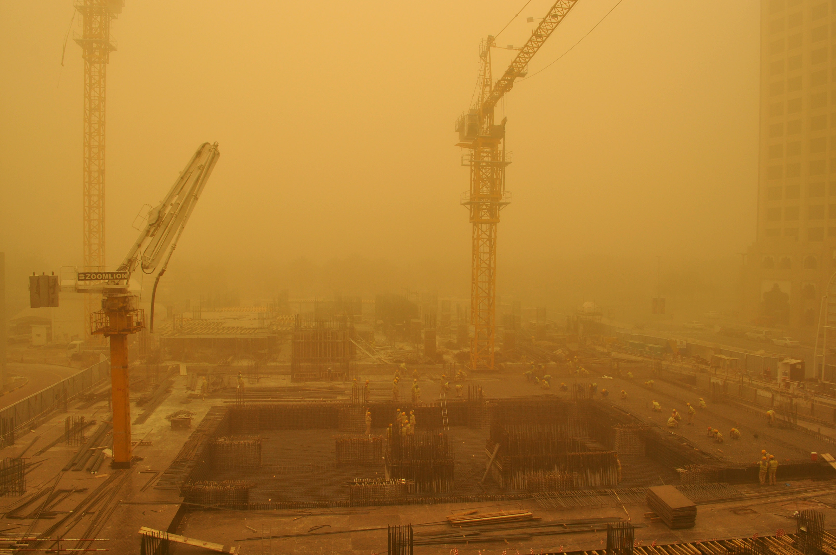 Τεράστια αμμοθύελλα καταπίνει το Ντουμπάι