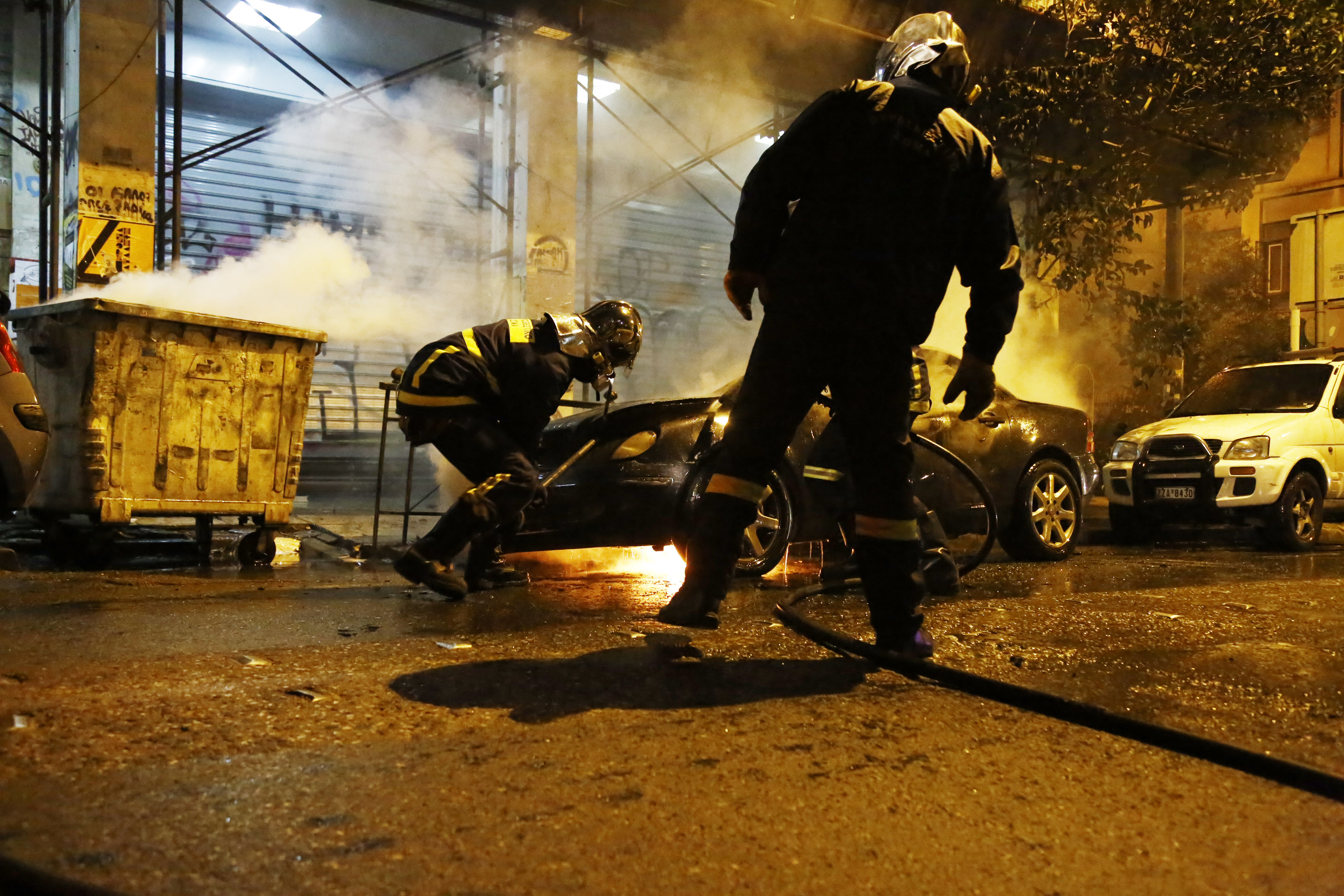 Επέμβαση των ΜΑΤ σε επεισόδια γύρω από το Πολυτεχνείο το βράδυ του Σαββάτου