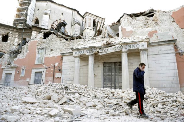 Νύχτα μνήμης στη Λ’Ακουιλα, έξι χρόνια μετά τον καταστροφικό σεισμό