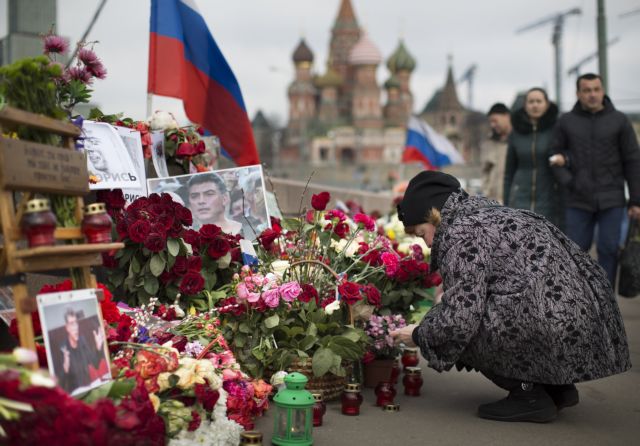 Εκατοντάδες Ρώσοι απέτισαν φόρο τιμής στον Μπόρις Νεμτσόφ