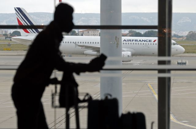 Προβλήματα στις πτήσεις στη Γαλλία λόγω απεργίας των ελεγκτών