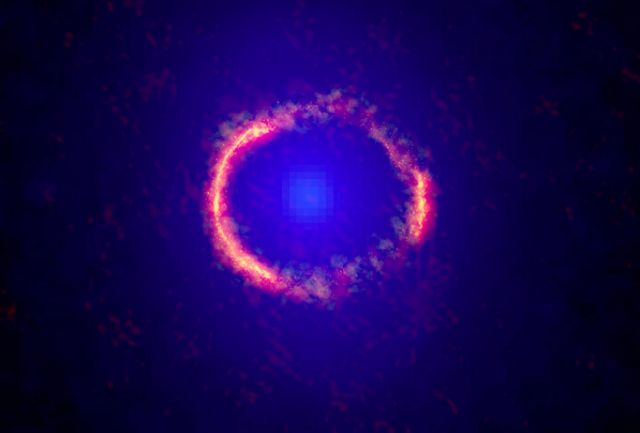 Η βαρύτητα μετατρέπει γαλαξία σε «Δακτύλιο του Αϊνστάιν»