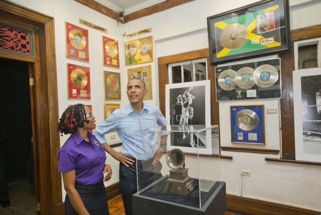 Στο Μουσείο Μπομπ Μάρλεϊ ο Μπαράκ Ομπάμα