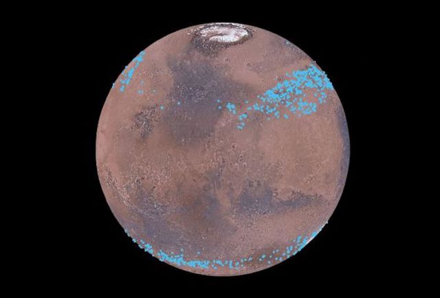 Χιλιάδες παγετώνες κάτω από τη σκονισμένη επιφάνεια του Άρη