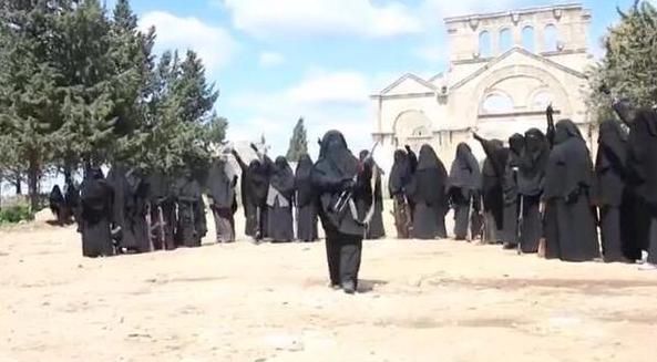 Τζιχαντίστριες κάνουν ασκήσεις βολής (με μπούρκα) σε βίντεο από το Χαλέπι