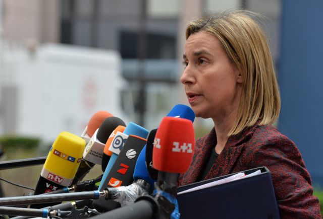 «Αν πέσει ένας, πέφτουν όλοι»: Ευελιξία για την Ελλάδα ζητά η Μογκερίνι