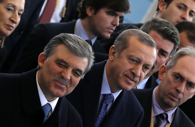 «Αδειάζει» τον Ερντογάν ο Γκιουλ για το προεδρικό σύστημα