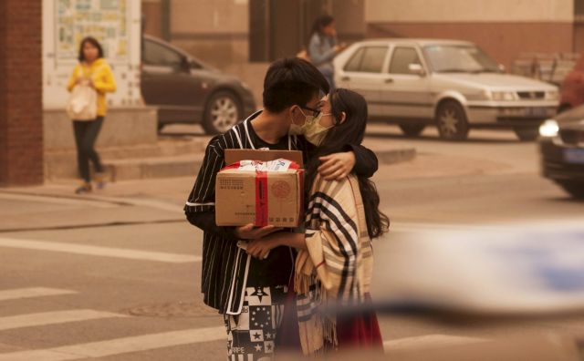 Κόκκινη σκόνη έπνιξε το Πεκίνο