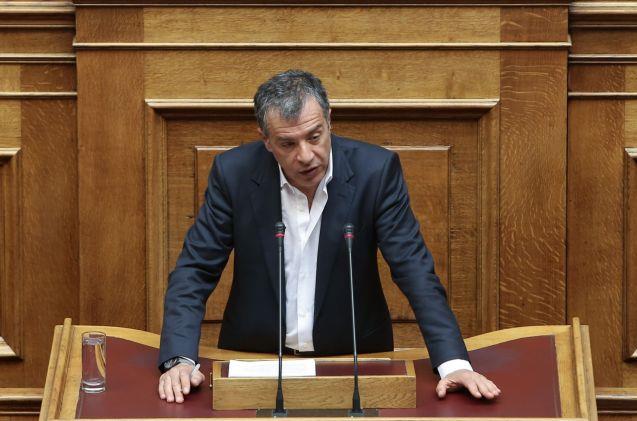 Για «φλερτ με τους τυχοδιωκτισμούς» επέκρινε την κυβέρνηση ο Στ.Θεοδωράκης