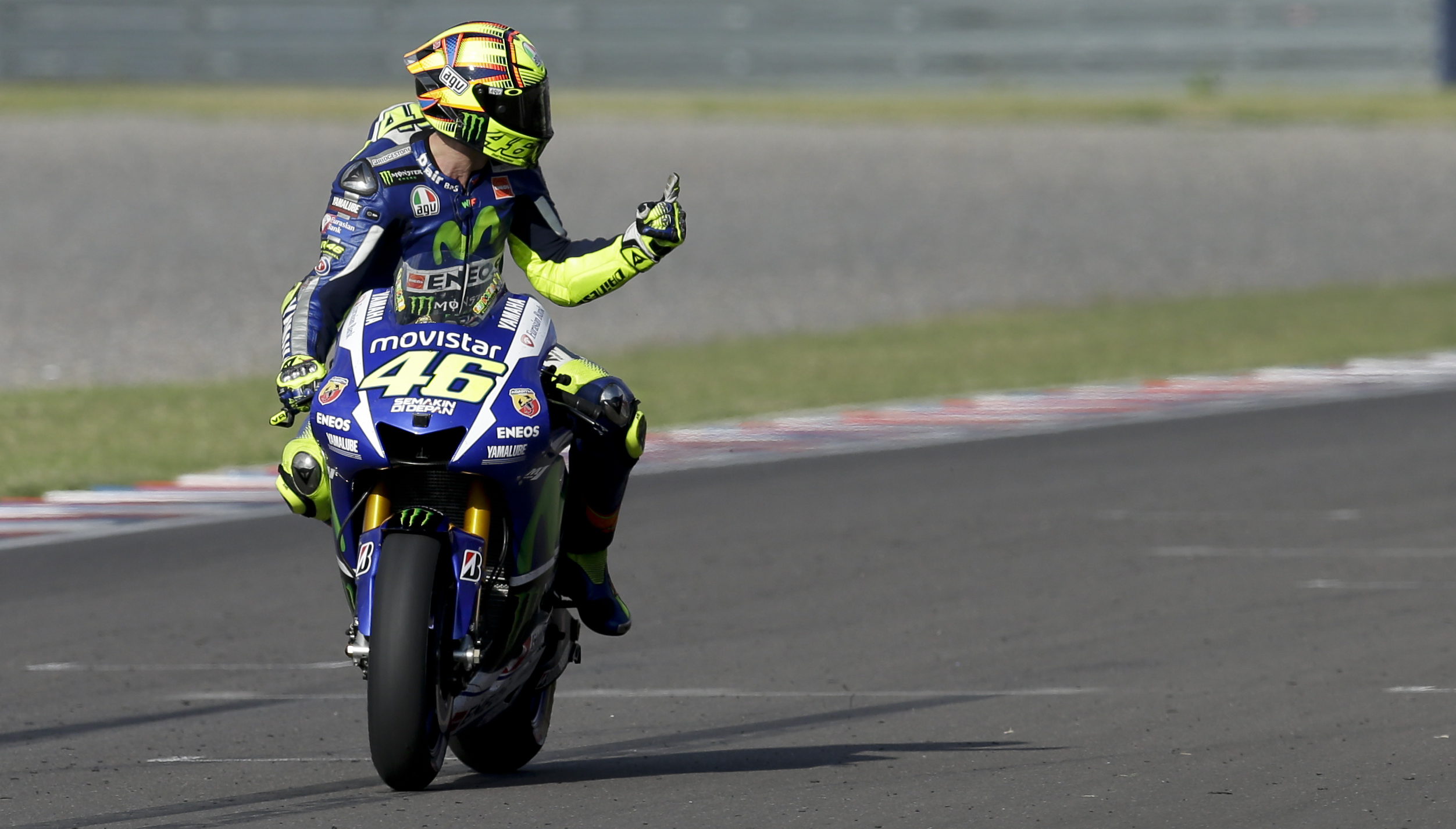 MotoGP – Αργεντινή 2015: Δραματική νίκη Rossi, πτώση Marquez