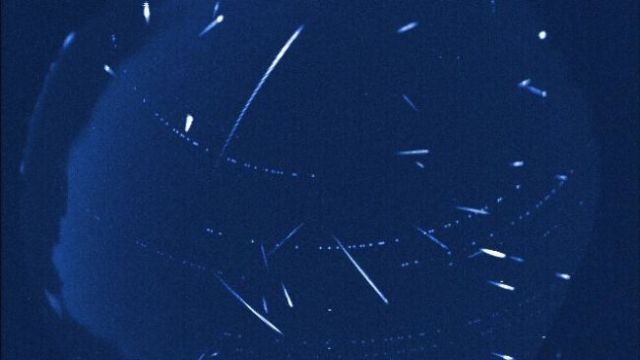 Τα πεφταστέρια των Λυρίδων καταφθάνουν στον ανοιξιάτικο ουρανό