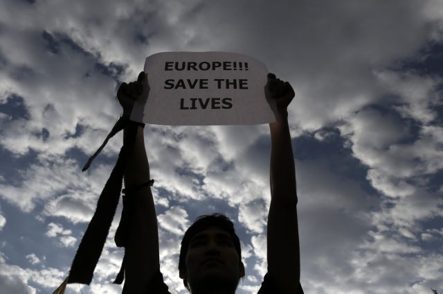 Ξύλο, βιασμοί, πείνα: Σε σπίτια-φυλακές οι μετανάστες «κοιτούν» Ευρώπη
