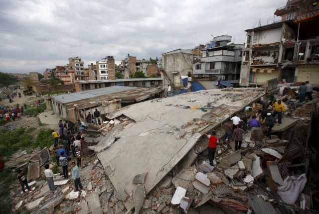 Σεισμός 7,8 βαθμών χτύπησε το Νεπάλ, ξεπερνούν τους 750 οι νεκροί